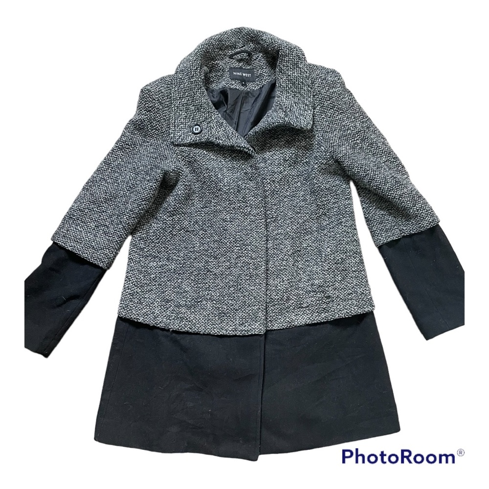 Nine West long Wool Coat- Perfect Condition size 4, lined, front hidden buttons